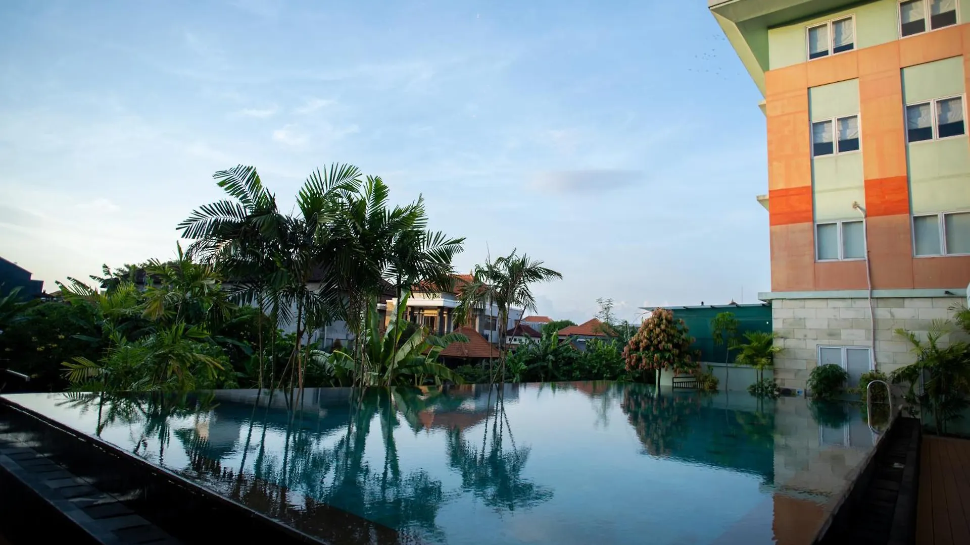 Harris Hotel & Residences Riverview Kuta, Bali 꾸따